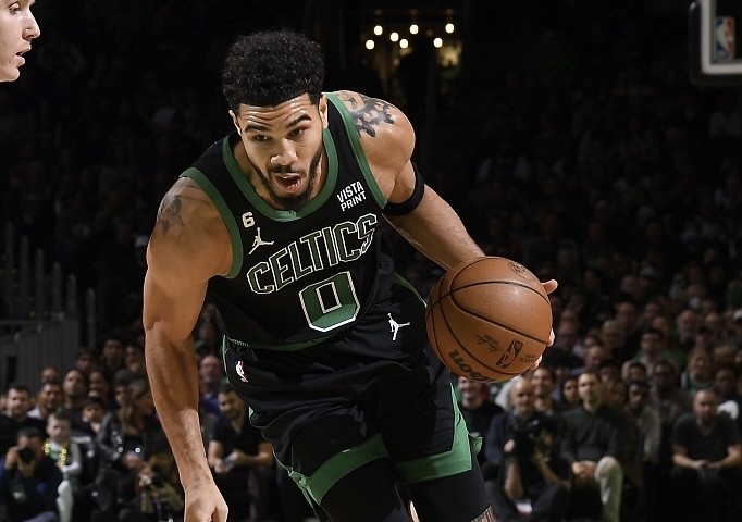 东契奇40+三双独行侠登顶    东契奇40+三双独行侠登顶